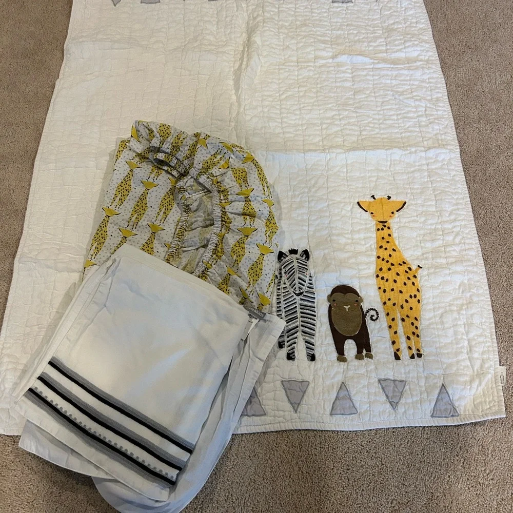 Crate&Barrel White and Yellow Animal Bedding Set